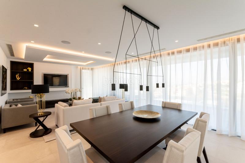 Foto 27ae7a66-0bbd-4d5f-b14f-3ea4c7d1affe. Maison avec parking piscine dans Nueva Andalucía centro Marbella