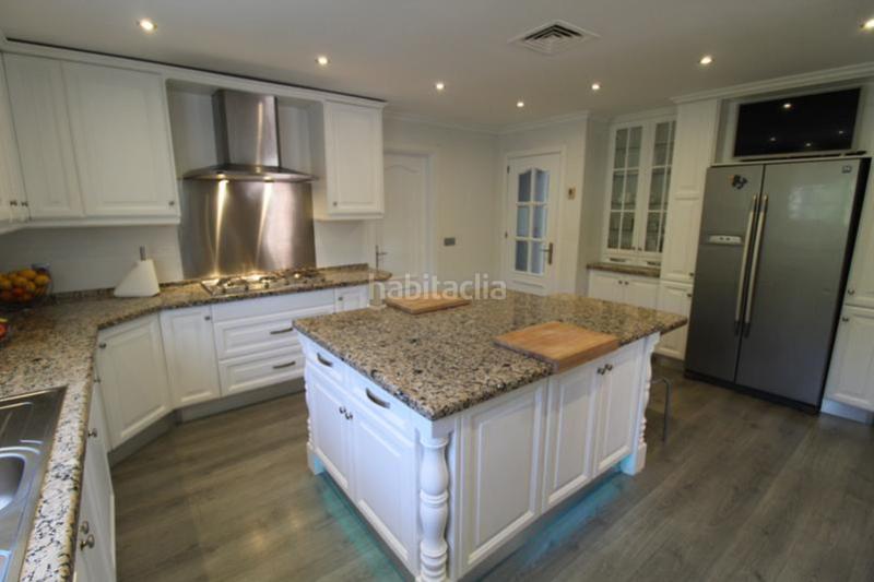 Foto 270dcbfc-8b4b-4a04-9007-f6eb91db0095. Maison avec parking piscine dans Nueva Andalucía centro Marbella