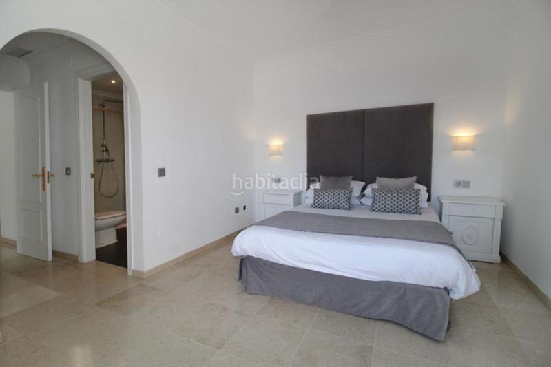 Foto 27334b4b-3e4c-4d28-8ccc-386f18c9343b. Maison avec parking piscine dans Nueva Andalucía centro Marbella