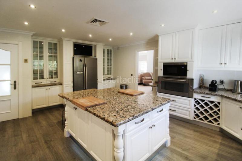 Foto 5c7c657a-56a0-4f7a-8ecc-cf379960bdb3. Maison avec parking piscine dans Nueva Andalucía centro Marbella