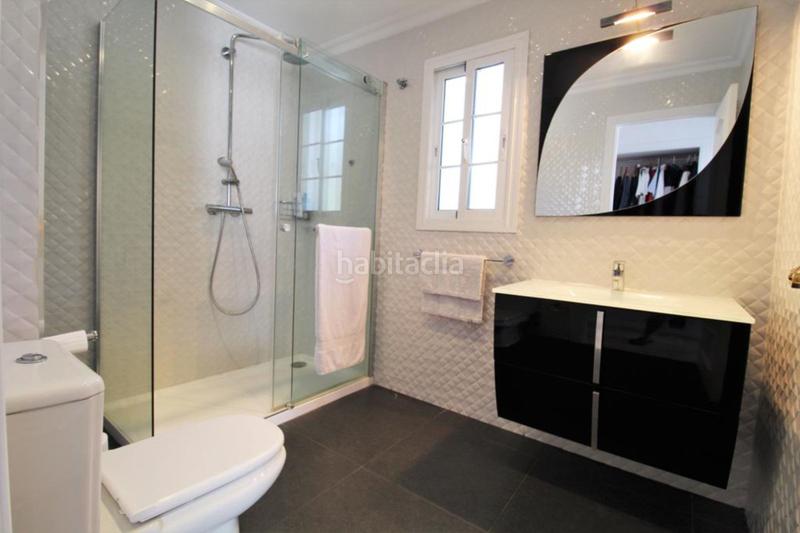 Foto 6f80a2e4-381a-43f8-9903-148447770acc. Maison avec parking piscine dans Nueva Andalucía centro Marbella