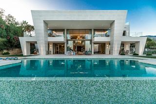 Casa a Puente Romano. Villa en venta en marbella golden mile, marbella