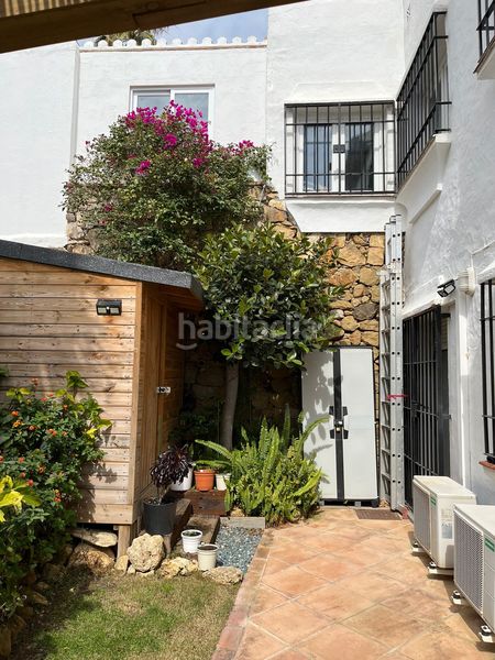 Foto b9a7dc62-0729-465e-a842-501774f2ab3d. Casa amb piscina a Casco Antiguo Marbella