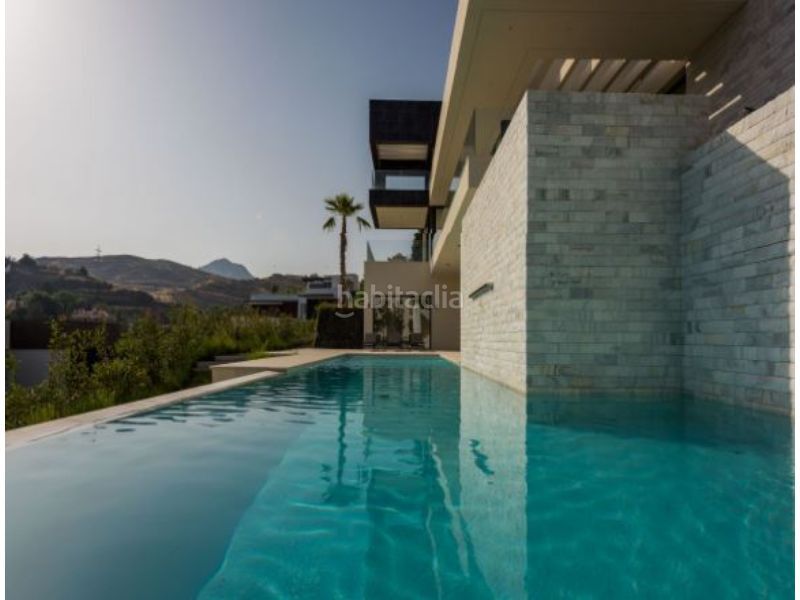 Foto c7c3dbe4-358c-4129-ace3-e13c9252dc97. Casa amb aparcament piscina a Casco Antiguo Marbella
