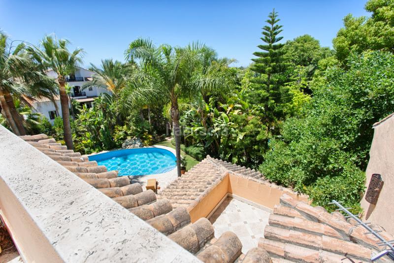 Foto 1e283f6a-c615-4164-a2cf-14fb32a30e85. Casa villa , en Playa Bajadilla - Puertos Marbella