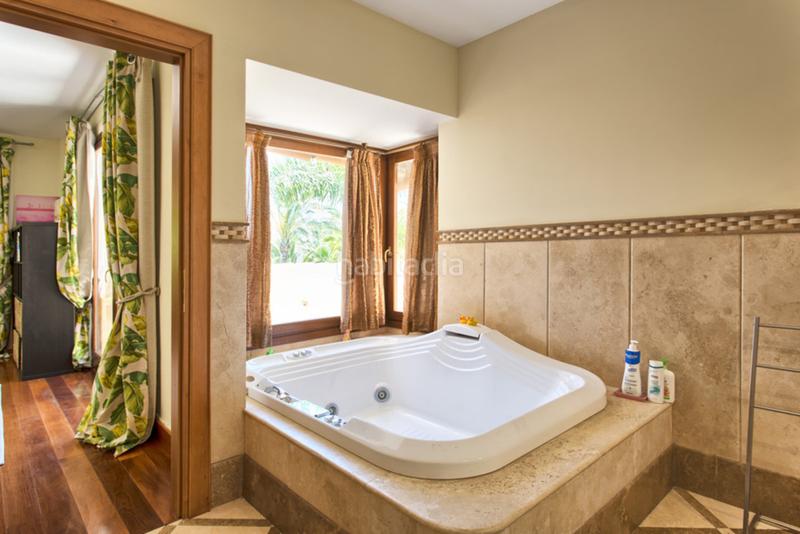 Foto 8329007d-6379-4d58-b7c6-4939c167f290. Casa villa , en Playa Bajadilla - Puertos Marbella