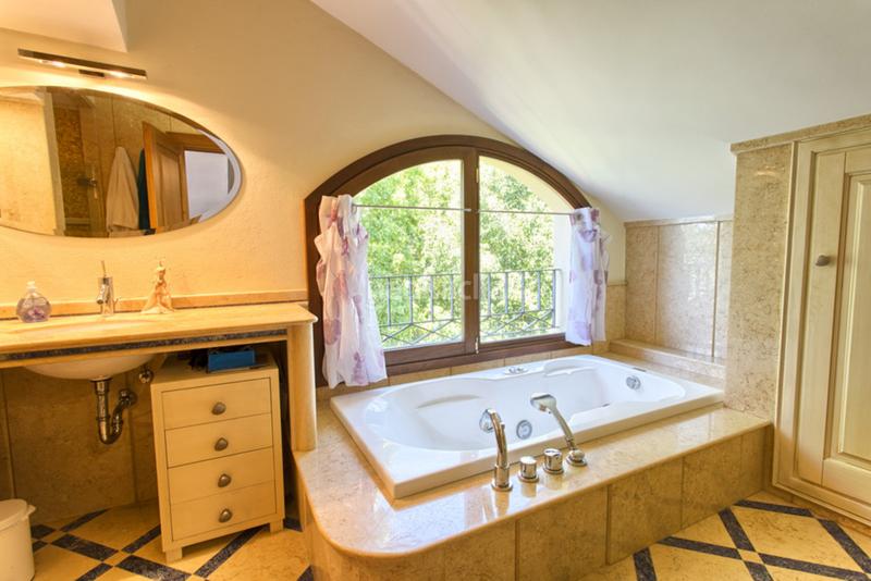 Foto d860e628-ab0d-480d-85ba-256270dc05a5. Casa villa , en Playa Bajadilla - Puertos Marbella