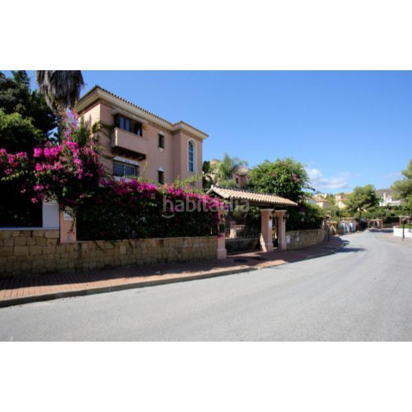 Foto 2ff375d1-03be-422d-aba3-96fe01eeca37. Maison avec parking piscine dans Nueva Andalucía centro Marbella