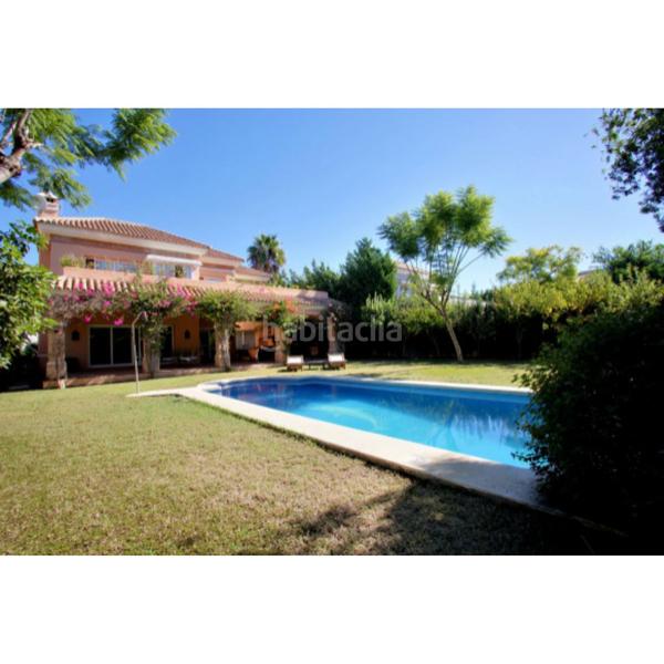 Foto fb6fa4a9-86f3-41f8-88b2-29b08d4769c9. Maison avec parking piscine dans Nueva Andalucía centro Marbella