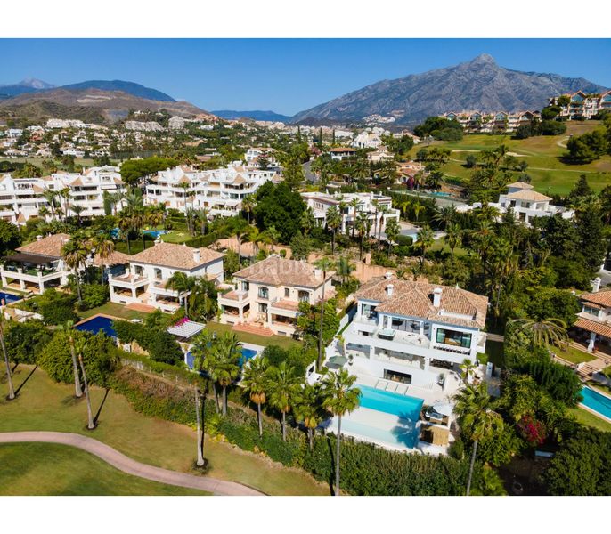 Foto 50817430-05fc-4c1f-a345-c37d29358ad5. Casa amb aparcament piscina a Casco Antiguo Marbella