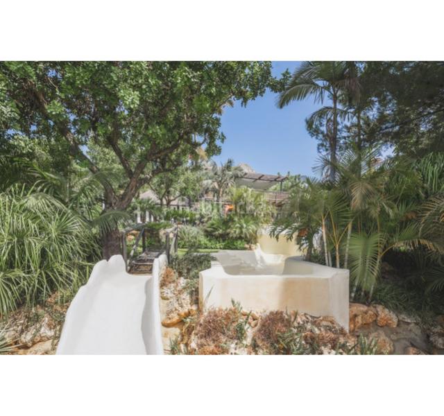 Foto 4d566655-89f9-4f3e-ab8a-b4b5ddec0f5d. House with parking pool in Sierra Blanca Marbella