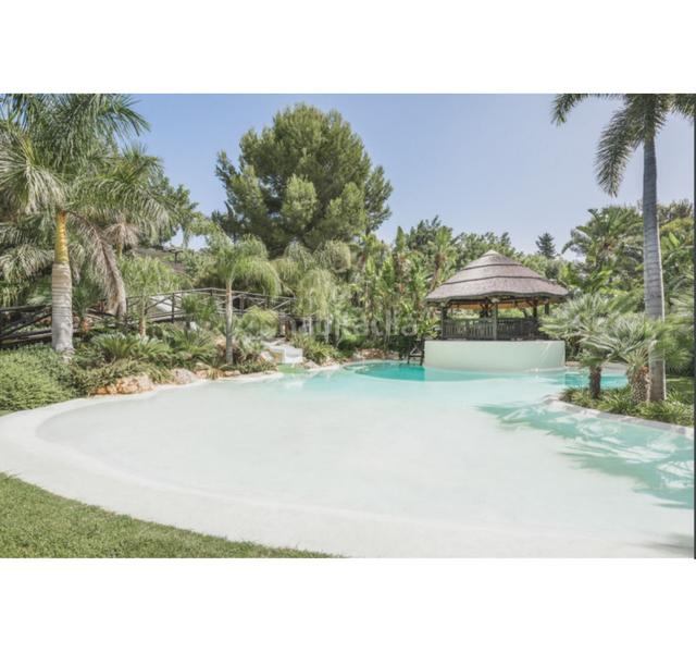 Foto 4f6a3059-f384-411a-9cff-e9276a3db5ea. House with parking pool in Sierra Blanca Marbella