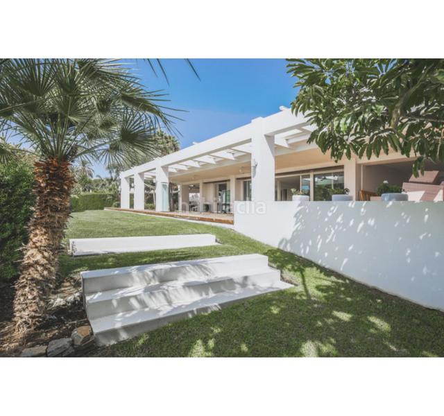 Foto c0a73f1a-800d-486f-bfaf-eadf889e045e. House with parking pool in Sierra Blanca Marbella