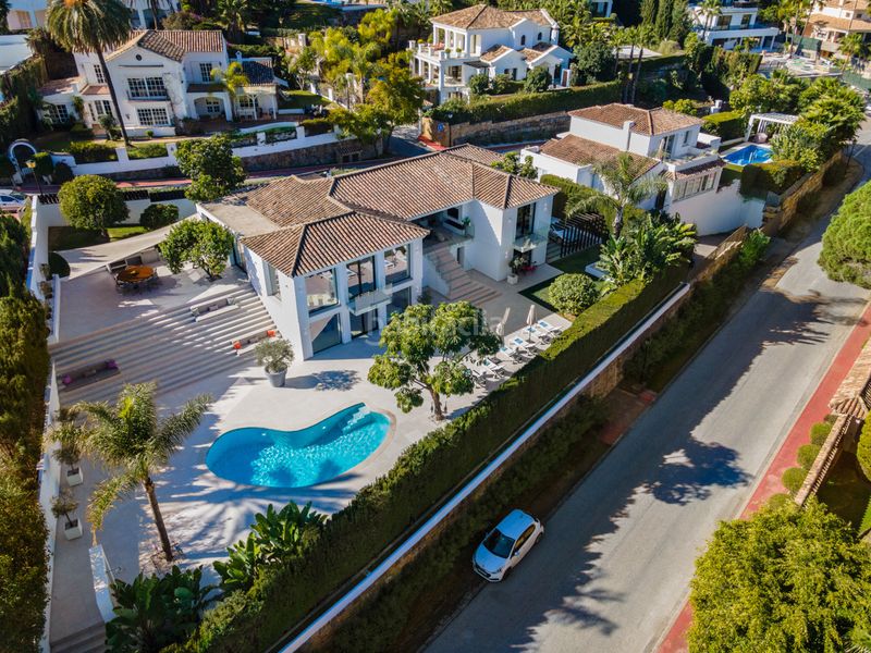 Foto eb669670-1596-4d01-952f-2382decd80f4. Casa amb aparcament piscina a Casco Antiguo Marbella