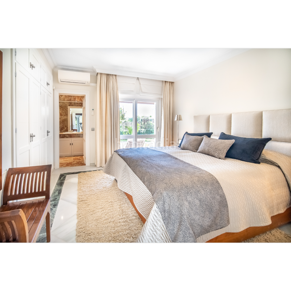 Foto 30b08fe6-3a55-4952-a862-1436ec715742. Haus mit parking pool in Casco Antiguo Marbella