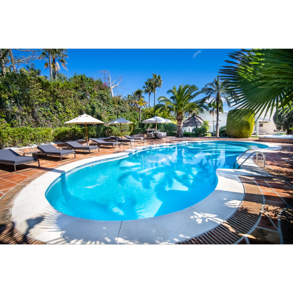 Foto 4fa529ab-802e-4b7e-ae61-da58d8636956. Haus mit parking pool in Casco Antiguo Marbella