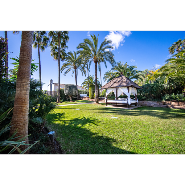 Foto b48f39ac-ee0a-4603-8ddc-71491f2ee54c. Haus mit parking pool in Casco Antiguo Marbella