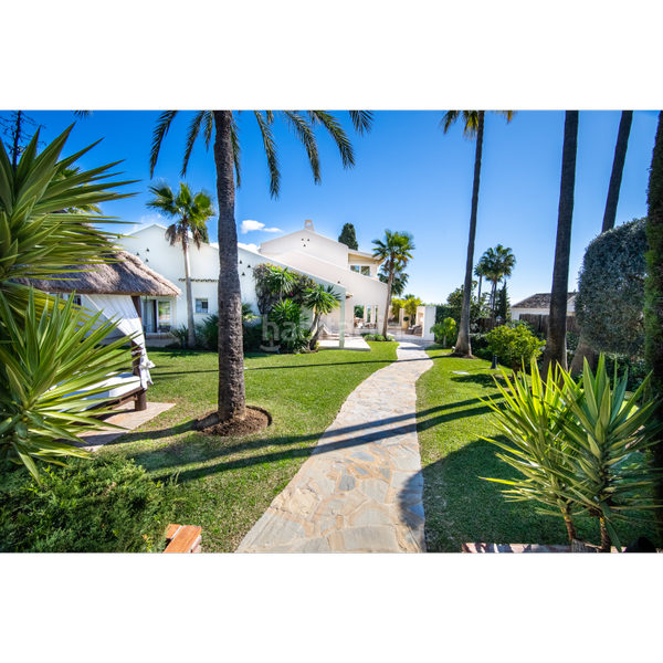 Foto b5acab9b-702c-4e27-ada2-ececb507addd. Haus mit parking pool in Casco Antiguo Marbella