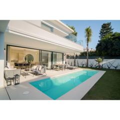 Casa a Puente Romano. Villa en venta en marbella golden mile, marbella