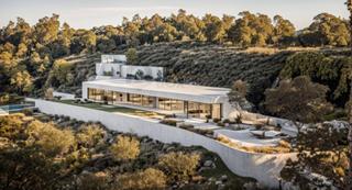 House in Puerto de Sotogrande-La Marina. Villa única de una planta con impresionantes vistas al mar un re