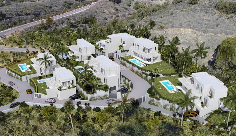 Foto a839b926-8795-46b7-8adb-b1a9d6ae1602. Casa con parcheggio piscina in El Faro de Calaburra - Chaparral Mijas