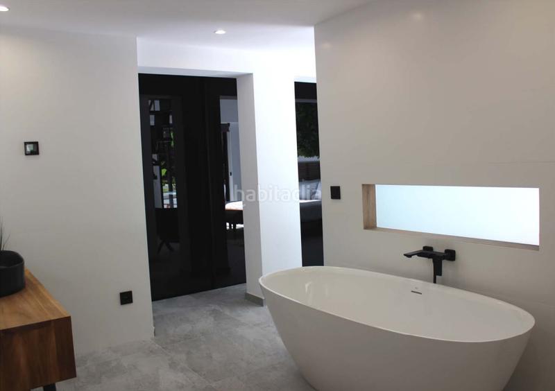 Foto 0e59fbe0-a56e-452d-89b3-d60568830116. Casa villa en venta este, en Elviria Marbella