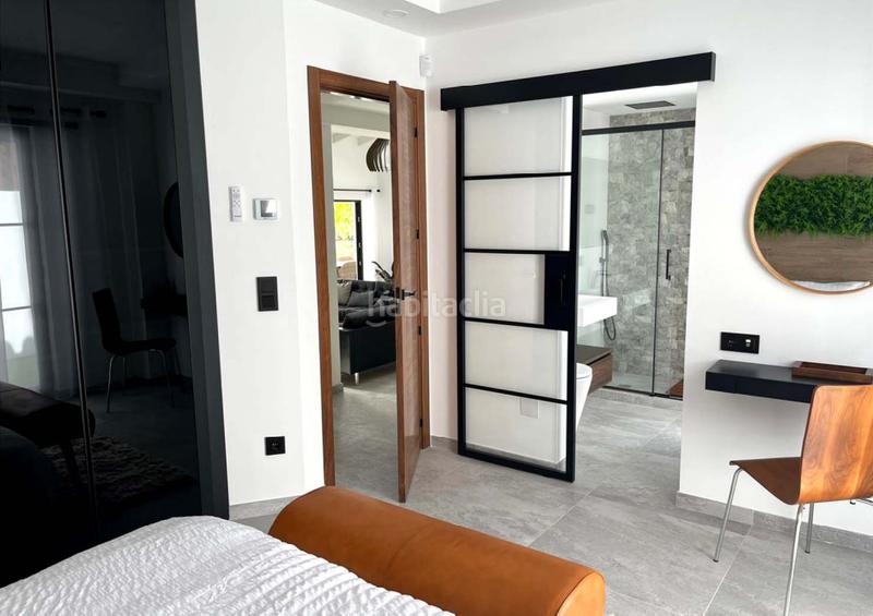 Foto c7329aad-1fb9-4f12-8f70-3c535d411673. Casa villa en venta este, en Elviria Marbella
