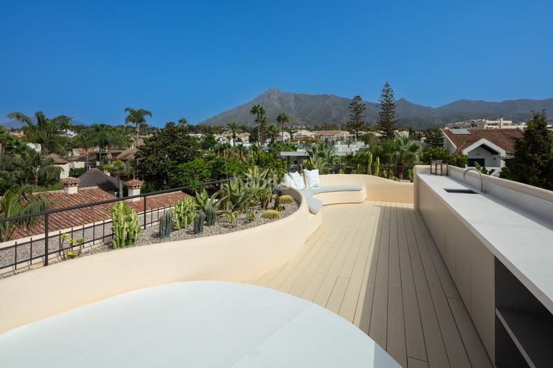 Foto 050c80b2-e631-49fb-89ba-ae8fccc84371. Casa villa en venta golden mile, en Puente Romano Marbella