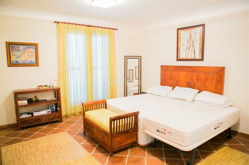 Foto a71ab1e9-e74e-41d6-84ca-6adaa8676320. Casa adossada amb aparcament piscina a Centro Estepona