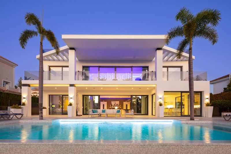 Foto 50baaa62-2b43-441d-83ba-c4ff96292ca5. Casa amb aparcament piscina a Casco Antiguo Marbella
