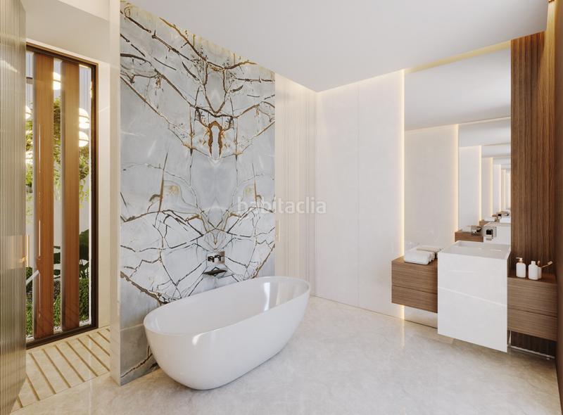 Foto f9b0b076-5113-4e8b-8b83-214ab4c4f83a. Casa situado en una calle privada y tranquila en la carolina, esta impresionante obra maestra moderna exuda belleza y serenidad, con vi en Marbella