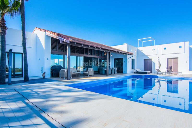 Foto 8766468c-e0d6-47a8-a5fc-356699c4618c. Casa villa detached en la mairena con panoramica en Marbella