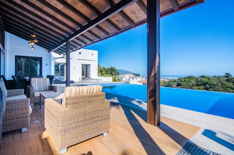 Foto 8c4ecd2f-4f22-4ce5-aac0-b4731762cb62. Casa villa detached en la mairena con panoramica en Marbella