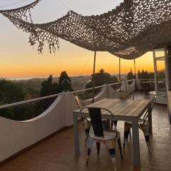 Casa a Nueva Andalucía centro. Casa de 3 dormitorios situada en una ubicación privilegiada a po