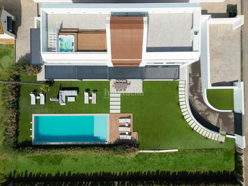 Foto 1050b650-07d7-4e7d-8c8d-f5fe6abe2c5b. Casa amb aparcament piscina a Villacana - Costalita - Saladillo Estepona