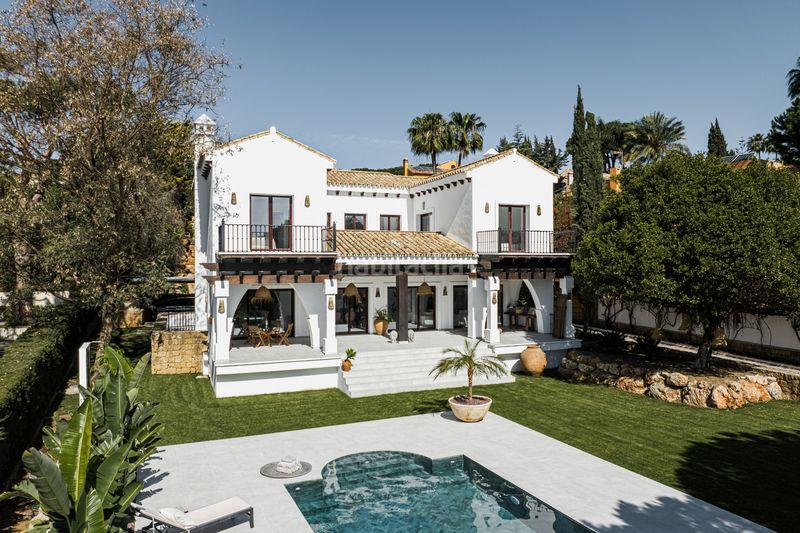 Foto 8ff6bc6d-e883-4633-9c8b-bc5245e50714. Casa amb aparcament piscina a Casco Antiguo Marbella