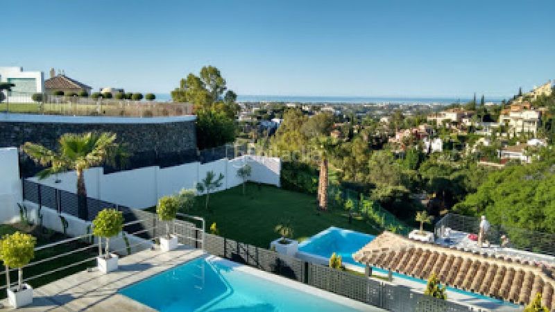Foto e25933fc-66ed-4e24-9589-c3401992e81c. Casa amb calefacció piscina a Casco Antiguo Marbella