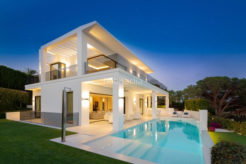 Foto 2e084330-98af-43ec-8b91-8a224533d8e7. Casa impresionante villa de lujo moderna en nagueles, con vistas panorámicas al mar y a la montaña. en Marbella
