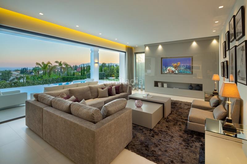 Foto 366888a5-3894-4c30-a498-62c7f4f463c6. Casa impresionante villa de lujo moderna en nagueles, con vistas panorámicas al mar y a la montaña. en Marbella