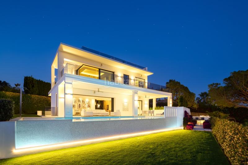 Foto 4d9a9e0b-0379-4ff8-b2d5-1dfcd1588c4a. Casa impresionante villa de lujo moderna en nagueles, con vistas panorámicas al mar y a la montaña. en Marbella
