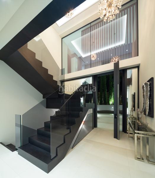 Foto 79c332d4-76ab-4525-978d-7db6e81589d1. Casa impresionante villa de lujo moderna en nagueles, con vistas panorámicas al mar y a la montaña. en Marbella