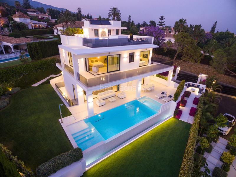 Foto b777b98f-3a25-4629-bec6-b628e252a339. Casa impresionante villa de lujo moderna en nagueles, con vistas panorámicas al mar y a la montaña. en Marbella