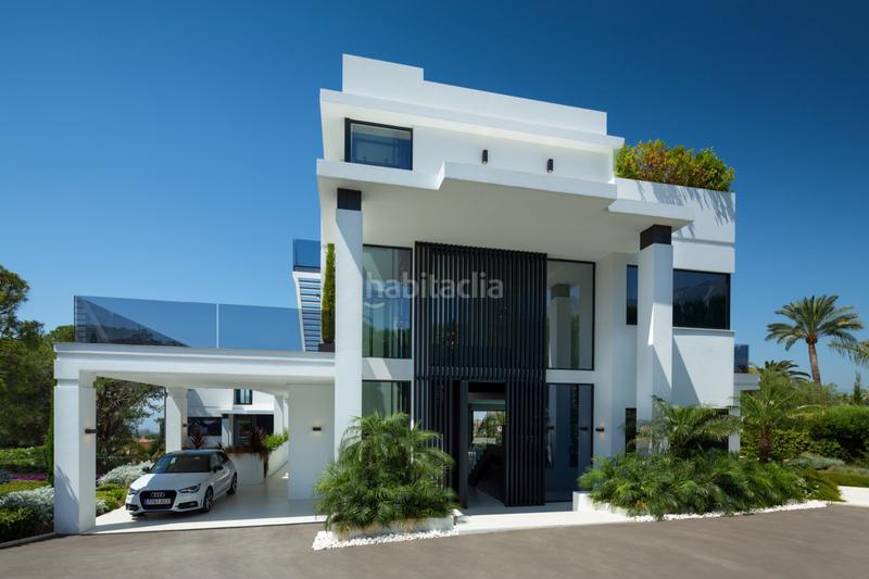 Foto f3ce484f-9bc2-4068-ba82-bf39a0d5ce88. Casa impresionante villa de lujo moderna en nagueles, con vistas panorámicas al mar y a la montaña. en Marbella