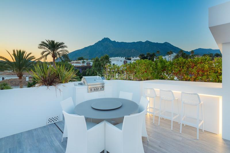 Foto f7174f7f-9353-486c-aec4-8e5e95c87ab0. Casa impresionante villa de lujo moderna en nagueles, con vistas panorámicas al mar y a la montaña. en Marbella