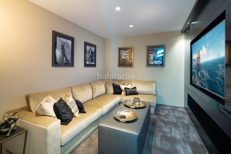 Foto ff2c6f2a-f200-4726-87a8-251f34bcafa4. Casa impresionante villa de lujo moderna en nagueles, con vistas panorámicas al mar y a la montaña. en Marbella