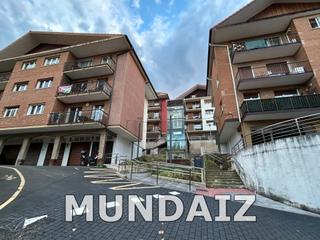 Aparcament cotxe  Alaialde etxetaldea. Alaialde. venta de garaje cerrado.