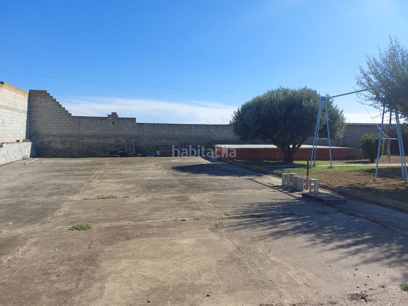Foto 1f5c9c91-9c14-4022-a875-c3a609067b81. Masia amb xemeneia aparcament piscina a Alfajarín
