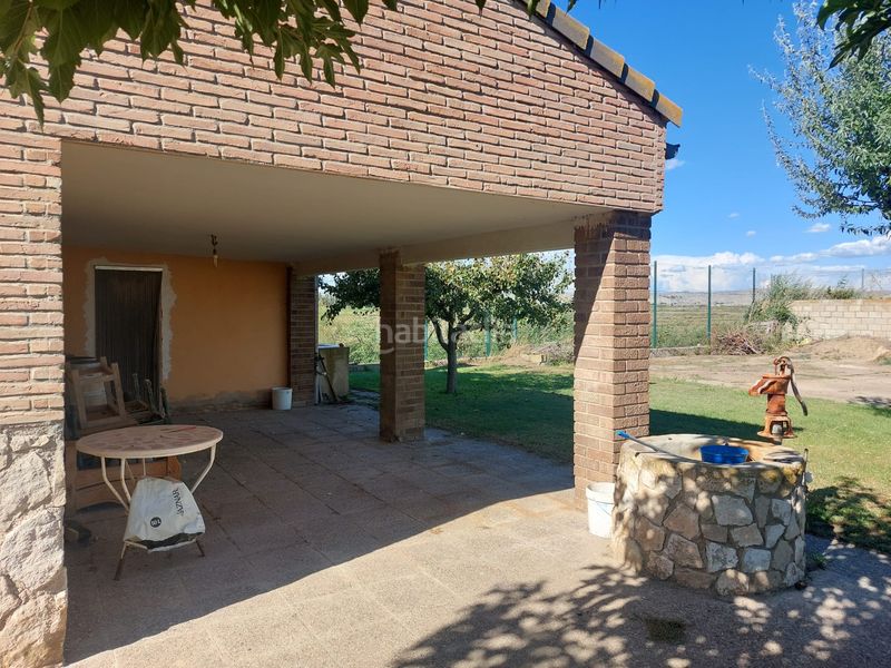 Foto b25e95f3-7519-444d-b400-f3126186e2c0. Masia amb xemeneia aparcament piscina a Alfajarín