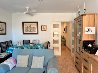 Pis  Calle ferrocarril 21. Se vende piso muy amplio y luminoso