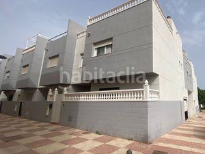 Foto 78ebbaff-ea92-4787-a228-6003170431c5. Maison jumelée avec cheminée chauffage parking dans Roquetas de Mar